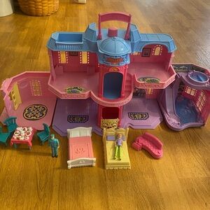 Vintage Fisher Price Loving Family Sweet Streets Grand Hotel Mattel 2001